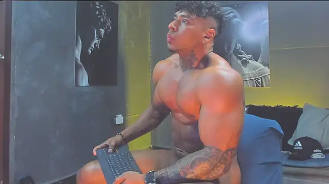 bradley_smith 网络视讯表演