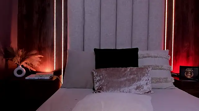 LucySalvatore_ 现场XXX聊天