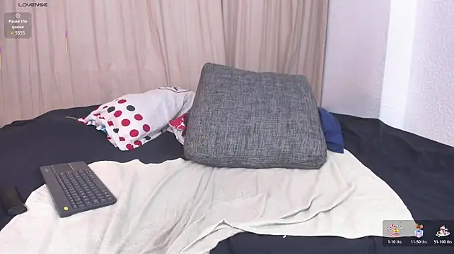 max_ed Adlı Modelin Canlı XXX Sohbeti