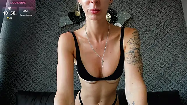 Chat +18 de XValkyrieX ao vivo