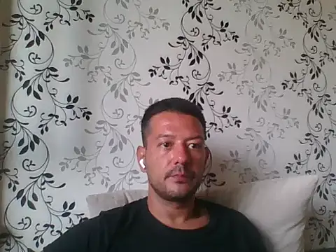 IonutValentin36 Show in webcam