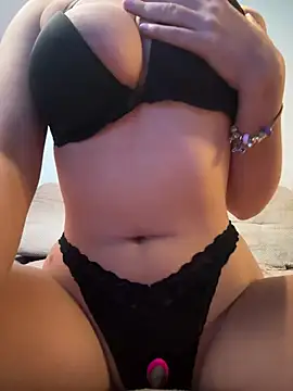 צ'אט XXX בשידור חי של anonimgirl18old