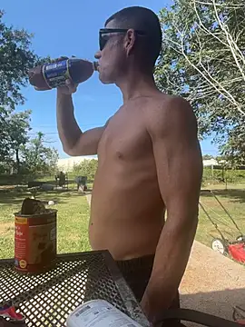 JockNThirsty: διαδικτυακό σόου στην κάμερα
