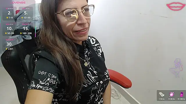 Chat +18 de Chayla_Ruiz ao vivo