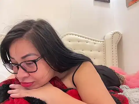 NaughtySCARLETSIN Adlı Modelin Canlı XXX Sohbeti