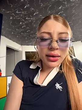 Chat +18 de Jessy_Queen ao vivo