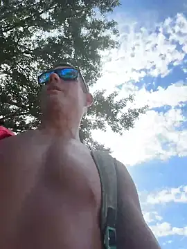 JockNThirsty: διαδικτυακό σόου στην κάμερα