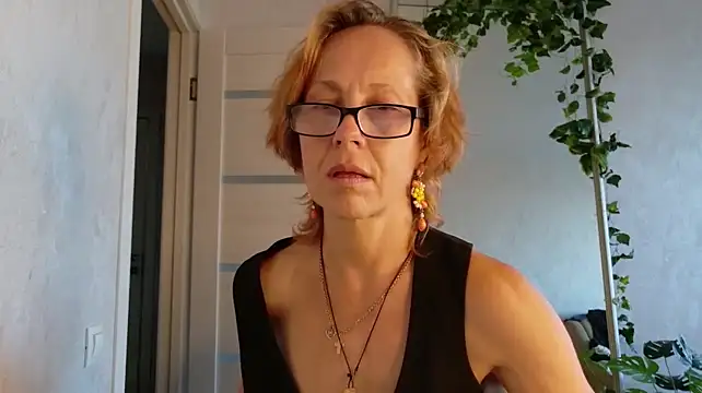 LioraWeiss Chat XXX live