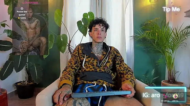 aron_ford77 – Naživo XXX chat