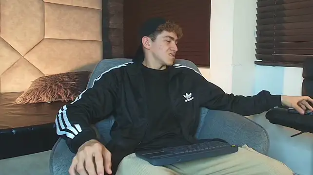 Živý XXX chat Tyler_Mcrey