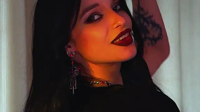 BeverlyMost élő XXX-chatje
