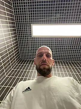 Oliver_outside Webcam Show