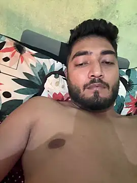 הופעת וובקאם של hornyAadii