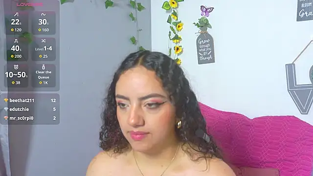 צ'אט XXX בשידור חי של emiily_curly