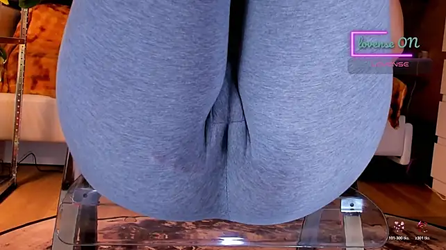 Cameltoe_squirt_inPants: онлайн-секс-чат