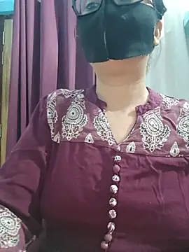 Aishwaryaa_69 Adlı Modelin Canlı XXX Sohbeti