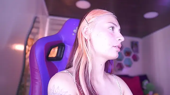 Chat +18 de Rebecah_1 ao vivo