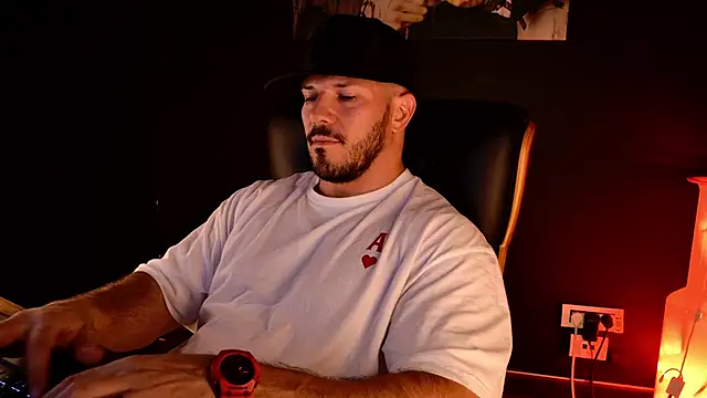 AngeloEric élő XXX-chatje