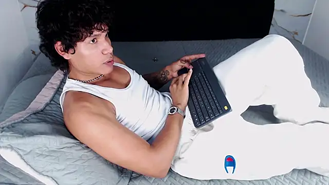 Chat XXX ao vivo de MaximilianRoth
