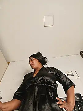 MadameEbony Show in webcam