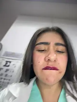 Chat +18 de CAROLINE__07 ao vivo