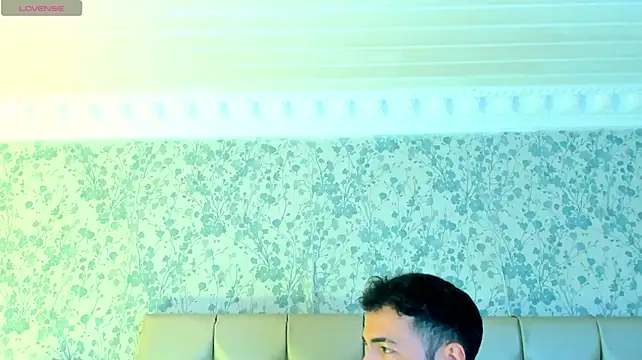 AndrewCrooss Show in webcam