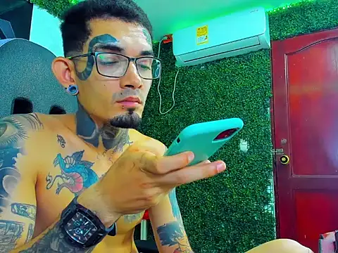 Boy_tatto77's Live XXX Chat