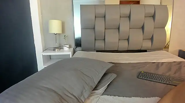 Charlie___Musk's Live XXX Chat