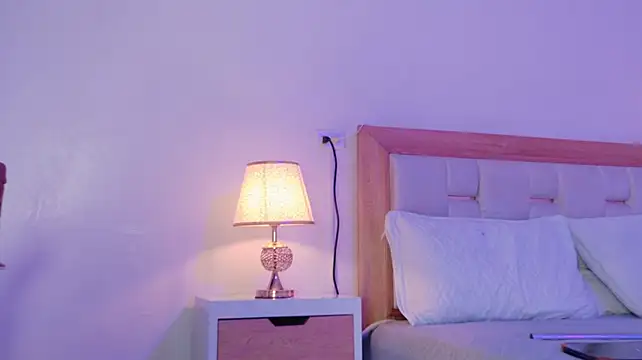 mia_hank Show in webcam