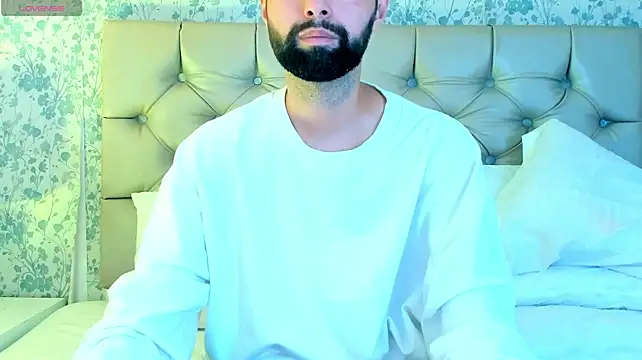 عرض كام AndrewCrooss