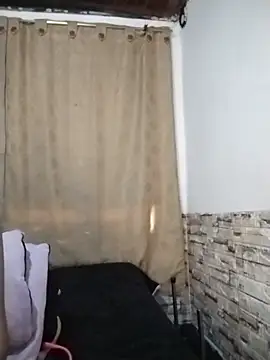 Bicky_25 – Naživo XXX chat