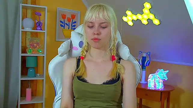 HannahHollis' Live XXX Chat