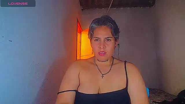 Yessi_rousse Adlı Modelin Canlı XXX Sohbeti