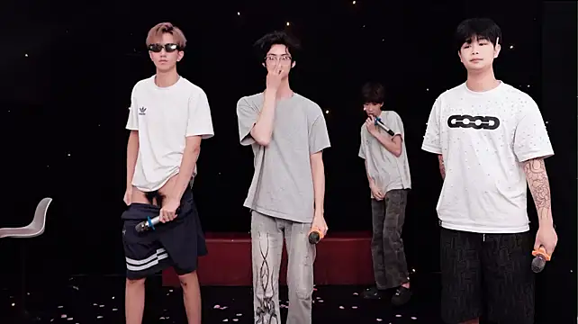 แชท XXX สดของ Chenyong123