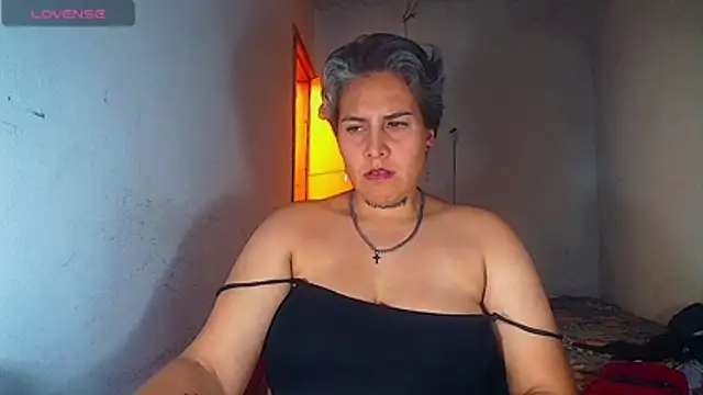 Chat XXX en directo de Yessi_rousse