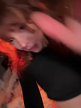 Oopsfoxy Adlı Modelin Canlı XXX Sohbeti