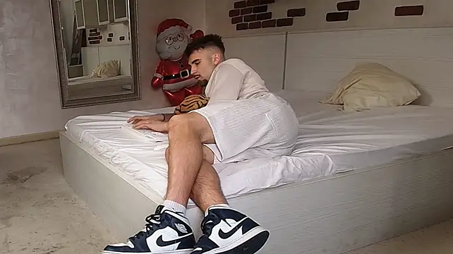 KyloEast Webcam show