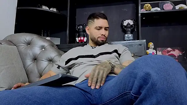 Show modela matteosantos na web-kameri