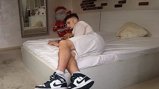 KyloEast Webcam show