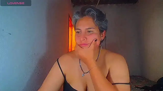 Živý XXX chat Yessi_rousse