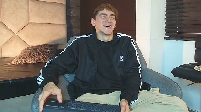 Tyler_Mcrey Chat XXX live