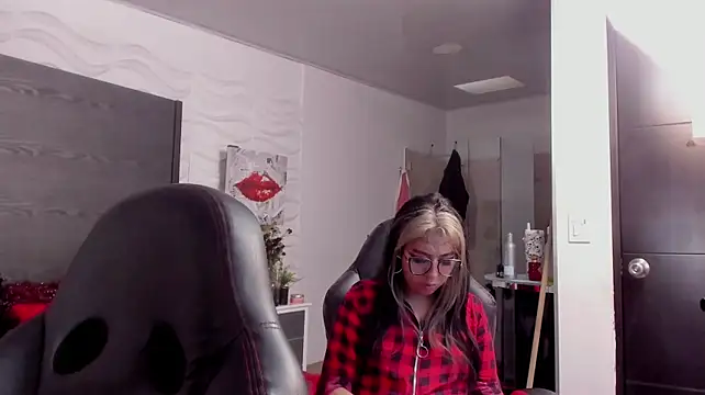 Živý XXX chat inkedsinners_