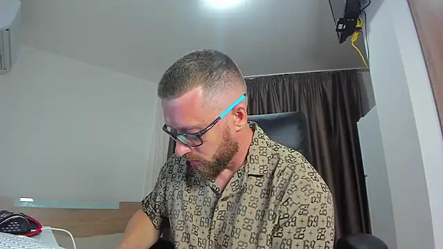 XXX chat uživo modela Findom_guy