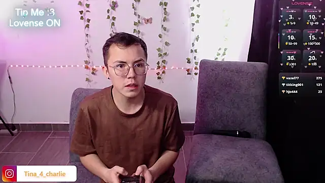 Chat XXX ao vivo de Tina_4_Charlie