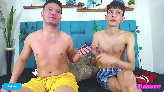 Dirty3someGuys Chat XXX in diretta