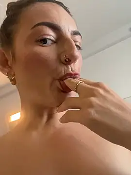 MiaLovesxxx লাইভ XXX চ্যাট