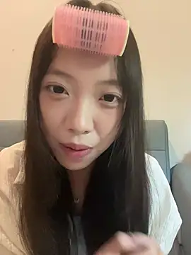 YY-1-1-1's Live XXX Chat