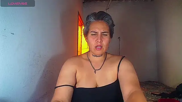Chat XXX en directo de Yessi_rousse