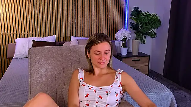 EmeraldGlow Chat XXX live