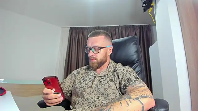 Show modela Findom_guy na web-kameri